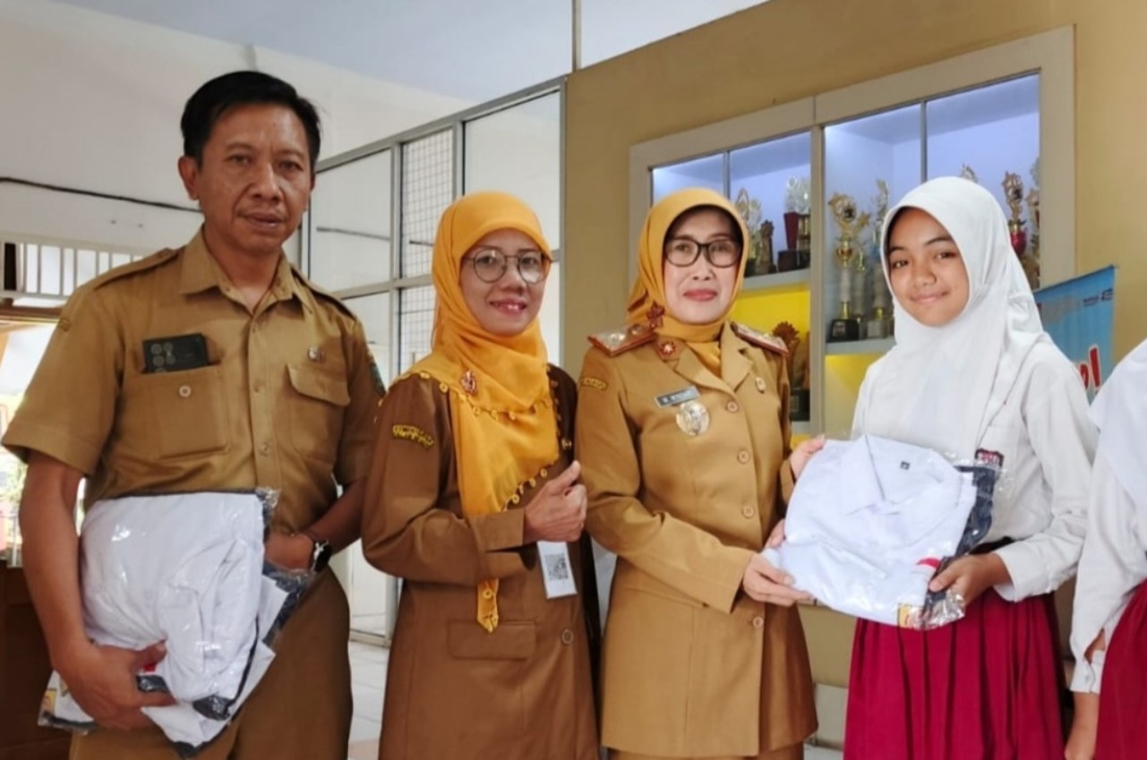 Seragam Gratis