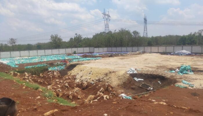 Warga Desa Kunci Dander, Minta DLH Uji Sempel dari Gudang Limbah