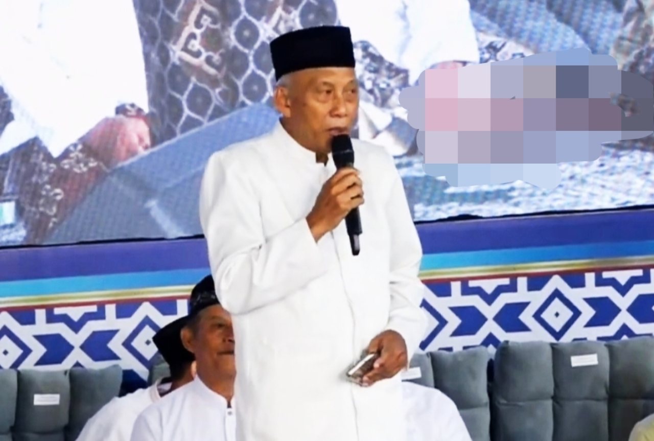Ketua Yayasan Khadijah Surabaya, Drs. H. Abdullah Sani, M.Pd., saat memberikan sambutan.
