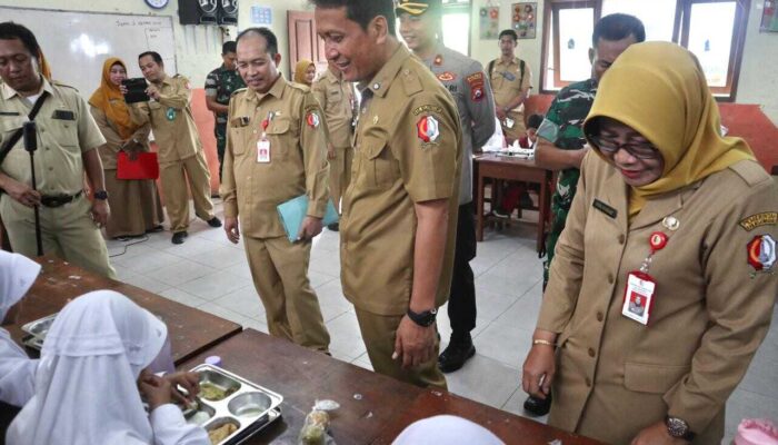 Bupati Bojonegoro Sidak Kualitas MBG Saat Para Siswa Menikmati Makanan