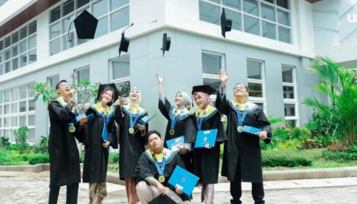 UNAIR Cetak Lulusan Cepat Kerja: Tracer Study Ungkap Masa Tunggu Hanya 2 Bulan