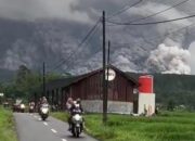 Awan Panas Semeru Meluncur 13 Km, Hujan Lebat Sejak Siang Perburuk Situasi
