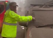 Material Letusan Sekunder Semeru Masih Mengalir di Sungai Regoyo
