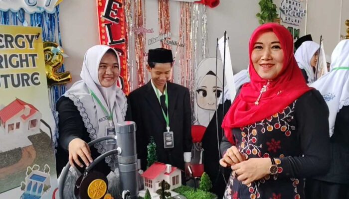 Anggota DPD Lia Istifhama Puji Terobosan Ekologis Pelajar SMP Khadijah Surabaya