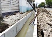 Proyek Drainase di Jalan Jakgung Soeprapto Bojonegoro Dibangun Asal-asalan