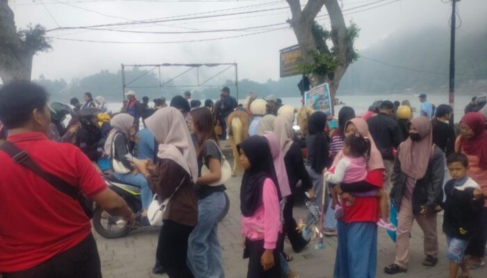 Wisata Telaga Sarangan di Setiap Akhir Pekan Pengunjung Sangat Ramai
