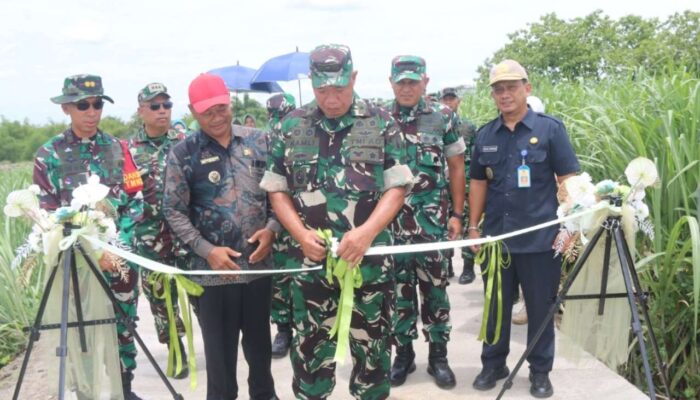 Jalan Berlumpur Kini Jadi Mulus, Irdam V/Brawijaya Apresiasi Satgas TMMD ke-126