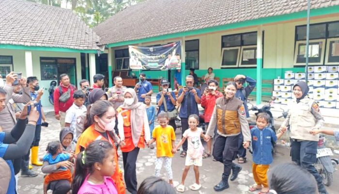 Anak-anak Pengungsi Semeru Kembali Tersenyum, Polres Lumajang Beri Trauma Healing