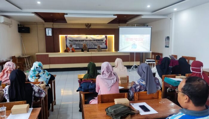 Pelaku UMKM Kantin Sekolah Lumajang Dibekali Desain Kemasan dan Edukasi Label Produk