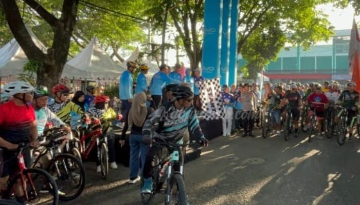 Pemkab Gelar Gowes Jelajah Bojonegoro, Ribuan Peserta di Stadion Letjen Haji Soedirman