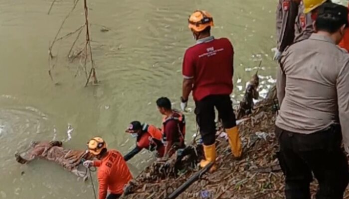 Mayat Perempuan Mengapung di Sungai Bengawan Madiun Gegerkan Warga