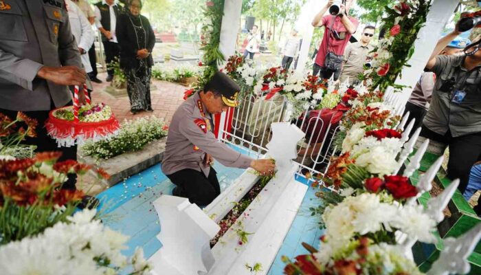 Kapolri Ziarah Makam Hingga Groundbreaking Museum Marsinah