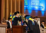 UNAIR Kukuhkan 813 Wisudawan, Rektor Soroti Krisis Lingkungan dan Peran Akademisi
