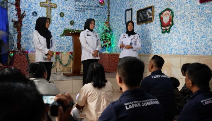 Tangis Haru Keluarga dan Kado Remisi Tahanan Warnai Perayaan Natal di Lapas Jombang