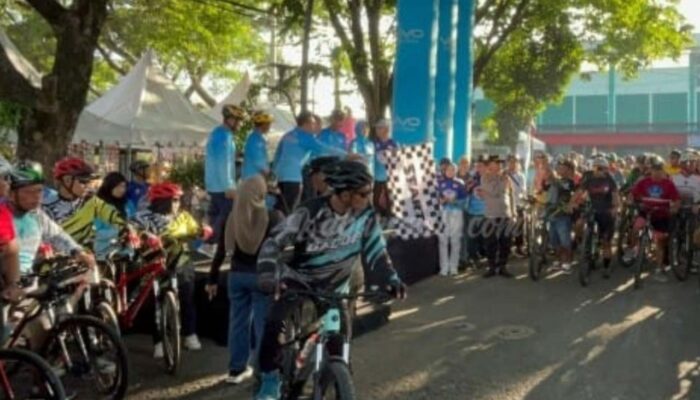 Pemkab Gelar Gowes Jelajah Bojonegoro, Ribuan Peserta di Stadion Letjen Haji Soedierman