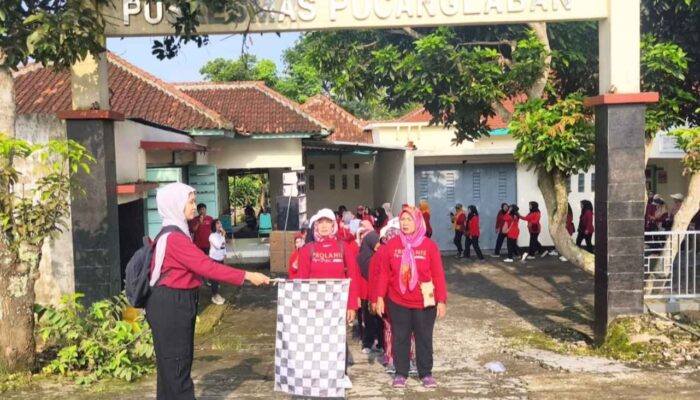 Peringati Hari Kesehatan Nasional ke-61 Puskesmas Pucanglaban Gelar Jalan Sehat Pronalis
