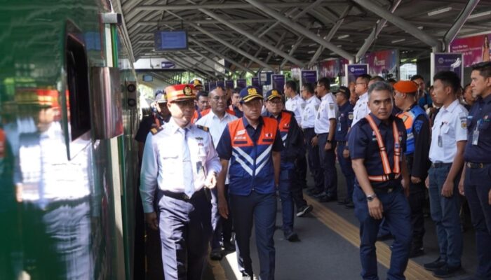 Jelang Nataru, KAI Tuntaskan Inspeksi Jalur dan Ungkap Progres Penjualan Tiket