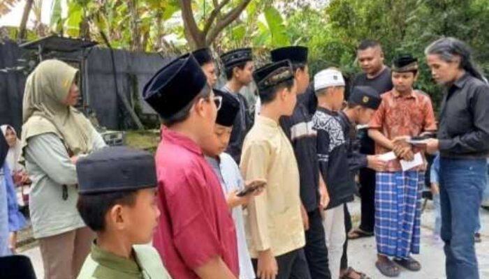 Perduli Sesama Resto dan KTV D’queen Santuni 200 Yatim Piatu
