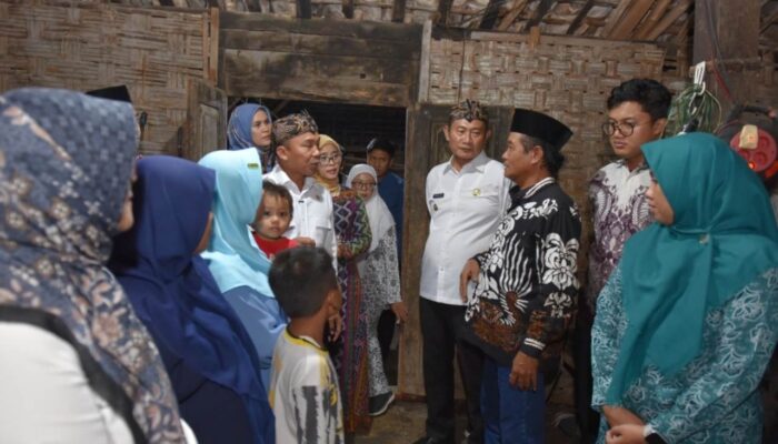 Menteri Wihaji Tinjau Keluarga Berisiko dan Resmikan PKKS di Lamongan