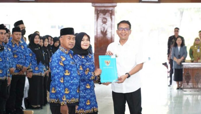 Bupati Bojonegoro Setyo Wahono Beri SK Perpanjangan Bagi 385 P3K