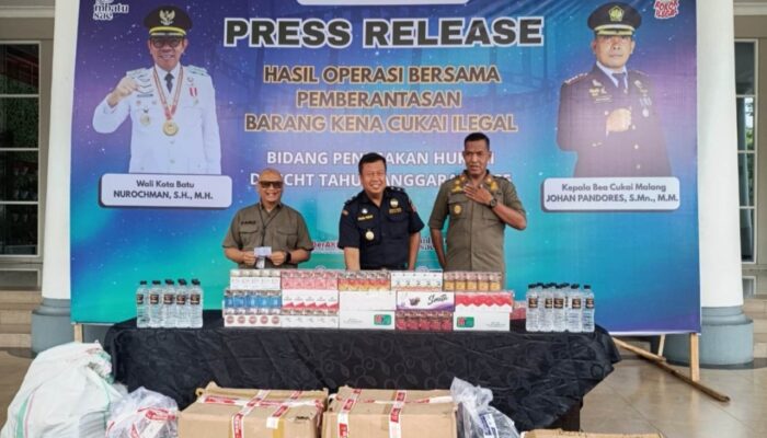 Bea Cukai Malang Sita 94.000 Batang Rokile dan 30 Botol Miras di Kota Batu