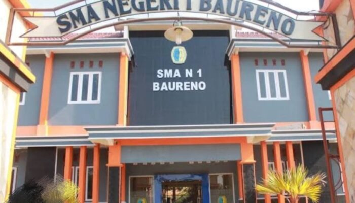 Kepsek SMAN 1 Baureno Diduga Lakukan Pungutan Wali Murid Mengeluh