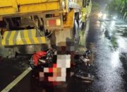 Ganti Ban di Tepi Jalan, Truk Diseruduk Pemotor, Pengendara Tewas
