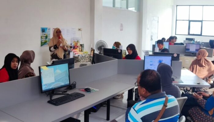 Diskop UMKM Pindag Lumajang Bekali Pelaku Usaha Camilan