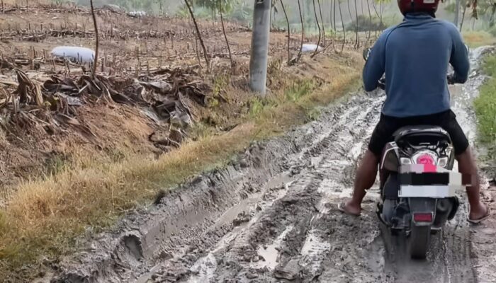 Warga Dusun Kaligede Desa Meduri Terisolasi, Keluhkan Akses Jalan Rusak