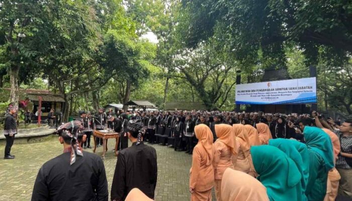 Bupati Bojonegoro Lantik 21 ASN Lingkup Pemkab, Tingkatkan Yanmas
