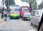 Sopir Bus Restu Ugal-ugalan di Jalan, Nyaris Adu Banteng