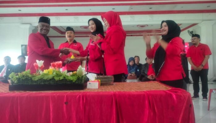 DPC PDI Perjuangan Magetan Rayakan HUT ke-53, Bagikan 530 Tumpeng