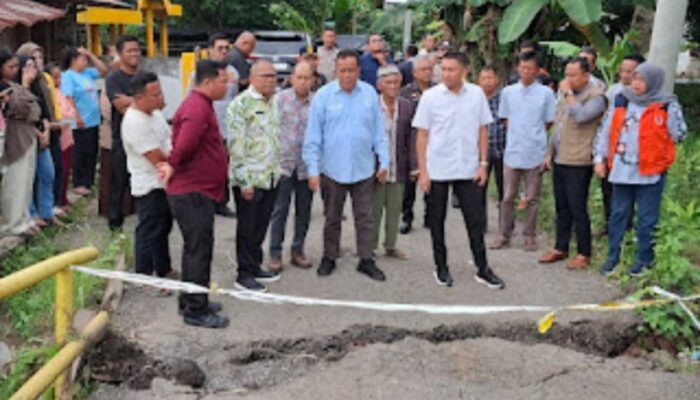 Jembatan Besi Lubuk Rukum–Muara Kumbang Ambruk, Bupati Ogan Ilir Gercep ke Lokasi