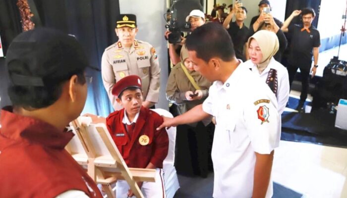 Mensos Saifullah Yusuf Kunjungi Sekolah Rakyat di Bojonegoro, Pendidikan Harapan Anak Tertinggal