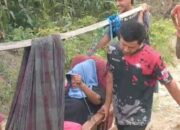 Viral Video Warga Tandu Orang Sakit Akibat Akses Jalan Rusak
