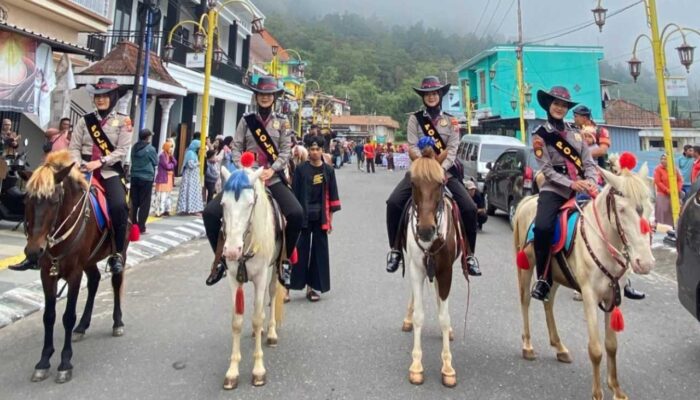 Polres Magetan Luncurkan Polwan Patroli Berkuda di Wisata Sarangan