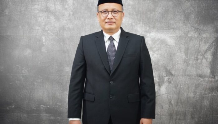 Produktif Tulis Buku Manajemen, Prof Yusak Anshori Diganjar Author of the Year