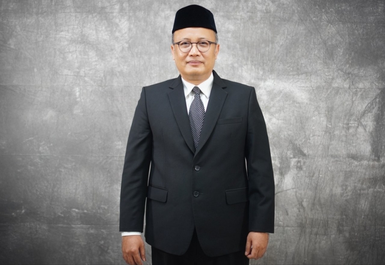 Prof Yusak