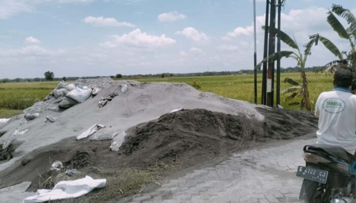 Warga Ngumpakdalem Heboh Bau Menyengat Diduga Limbah Pupuk Dibuang Sembarangan