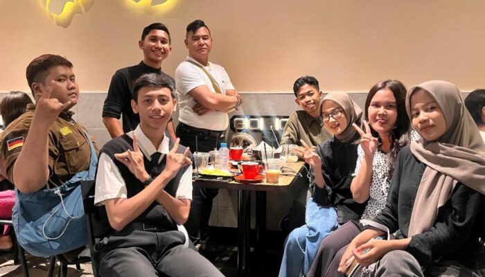 Mahasiswa UT Surabaya Lintas Generasi Berbagi Visi Pendidikan dan Pengabdian Sosial