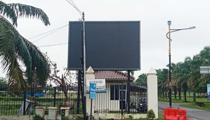 Videotron Outdor di Depan Gerbang KPT Tanjang Senai Hingga 2 Januari Belum On