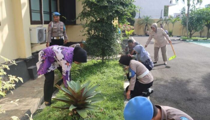 Korve Penuh Semangat Jaga Kebersihan, Kapolres Magetan Turun Langsung