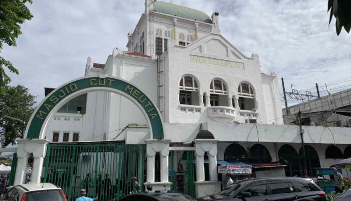 3-2-1 AQUVIVA Gerojok Air Mineral ke Ratusan Masjid di Bulan Puasa