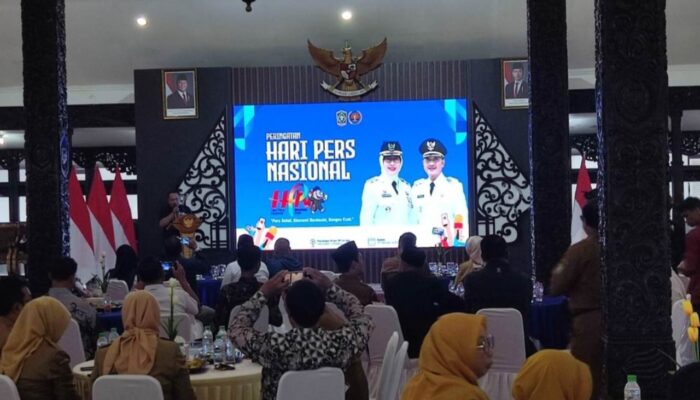 Bupati Lumajang Apresiasi Peran Wartawan, PWI Salurkan Bantuan Sosial Jelang HPN 2026