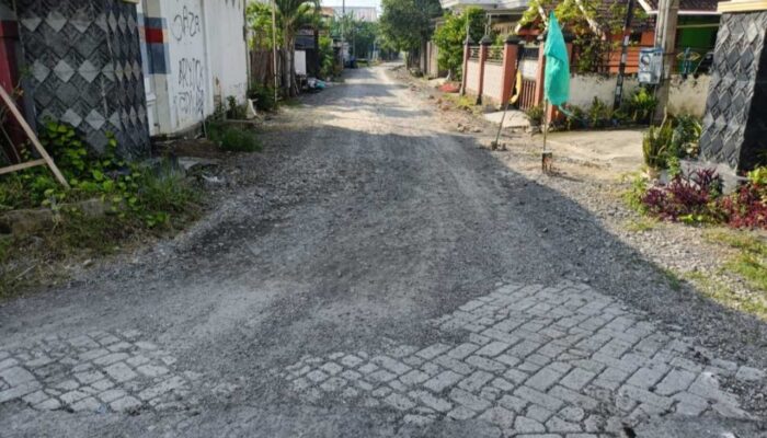 Jadi Sorotan Warga, Pembangunan Jalan Rigid Beton Tanpa Bongkar Paving