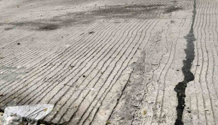 Umur Sebulan, Jalan BKKD Desa Padang Trucuk Sudah Retak