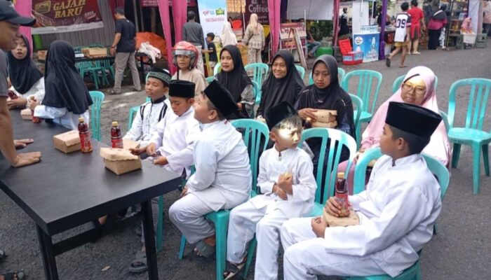 Puluhan Anak Yatim Sumringah Terima Takjil di Fesratom 2026
