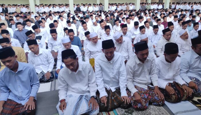 Hisab Falakiyah, Ribuan Santri Ponpes Al Falah Ploso Kediri Gelar Salat Idul Fitri Lebih Awal