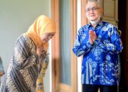 Try Sutrisno Wafat, Gubernur Jatim Ajak Masyarakat Kibarkan Bendera Setengah Tiang Dua Hari