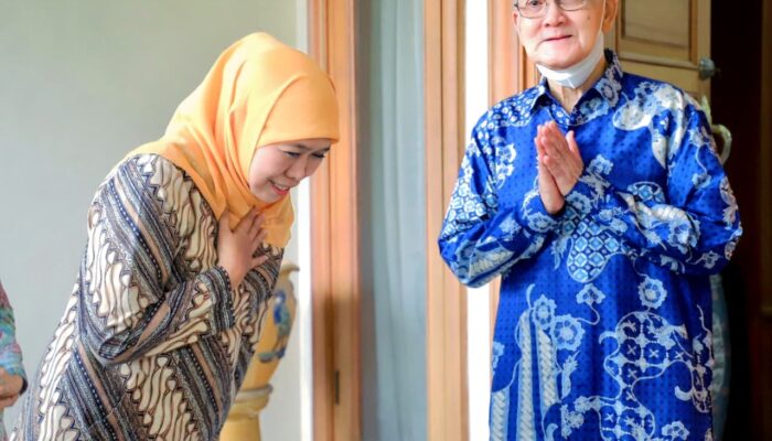 Try Sutrisno Wafat, Gubernur Jatim Ajak Masyarakat Kibarkan Bendera Setengah Tiang Dua Hari